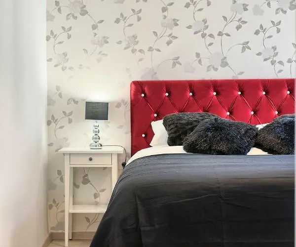 Апартаменты Hedone Luxury With Free Parking