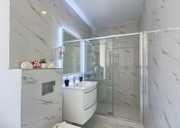 Апартаменты Hedone Luxury With Free Parking